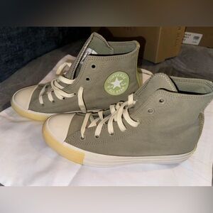 PALE GREEN HIGH TOP CONVERSE
